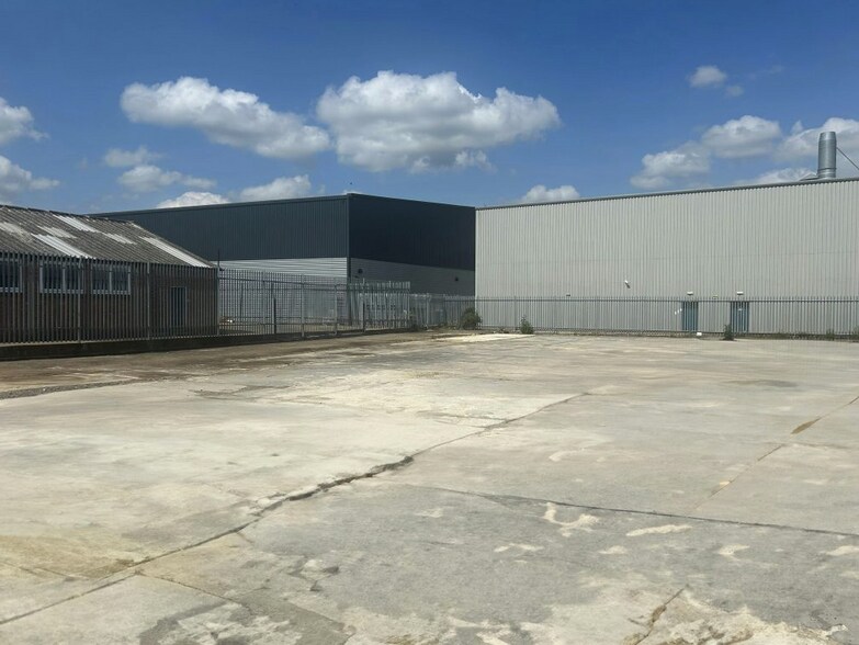 62 Holmethorpe Av, Redhill to rent - Other - Image 2 of 6