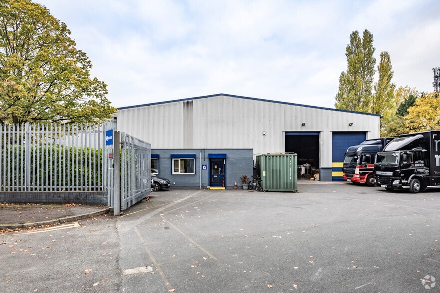 Ennis Clos, Manchester to rent - Building Photo - Image 2 of 12