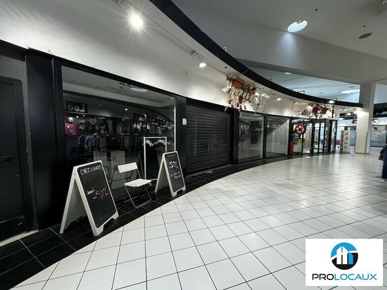 Retail in Senlis to rent - Building Photo - Image 1 of 2
