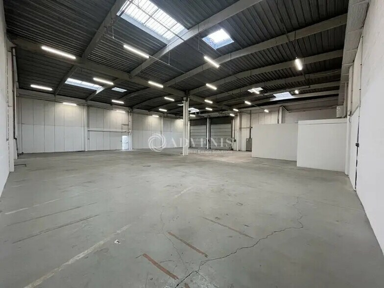 Light Industrial in Valenton to rent - Interior Photo - Image 3 of 7