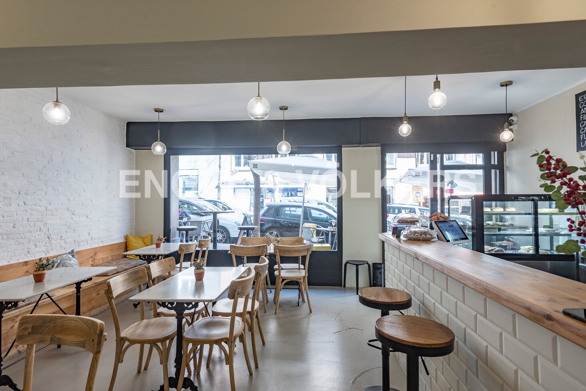 Retail in Barcelona, Barcelona to rent Primary Photo- Image 1 of 3