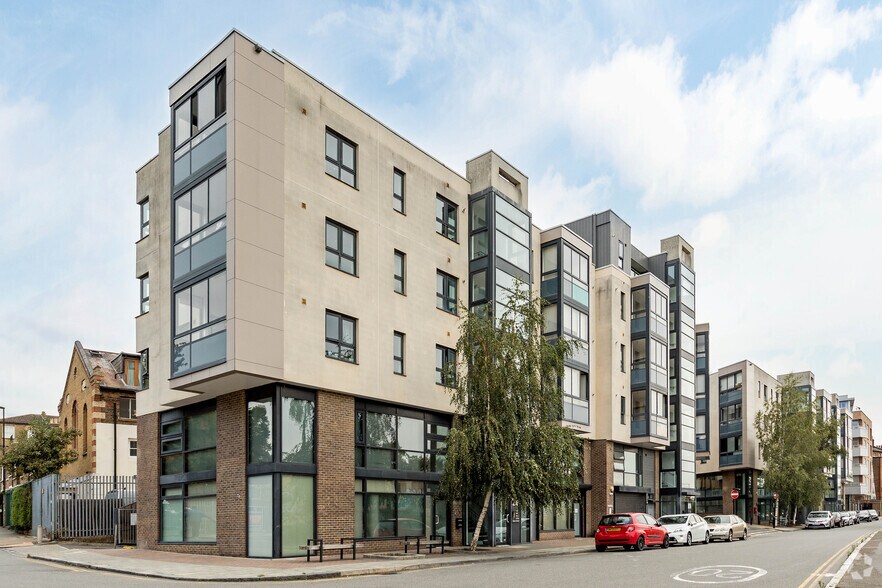 2-18 Clyde Ter, London for sale - Building Photo - Image 1 of 1