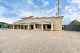 5220-5234 Highway 6 N, Houston, TX for rent Building Photo- Image 1 of 28