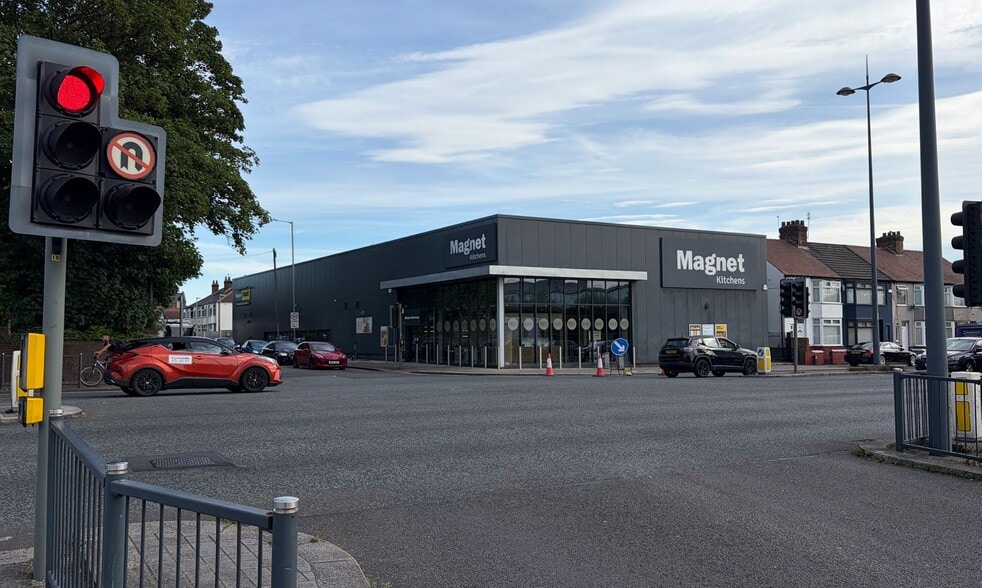 315 Edge Ln, Liverpool to rent - Building Photo - Image 1 of 2