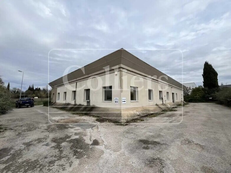 Office in Aix-en-Provence to rent - Building Photo - Image 2 of 11