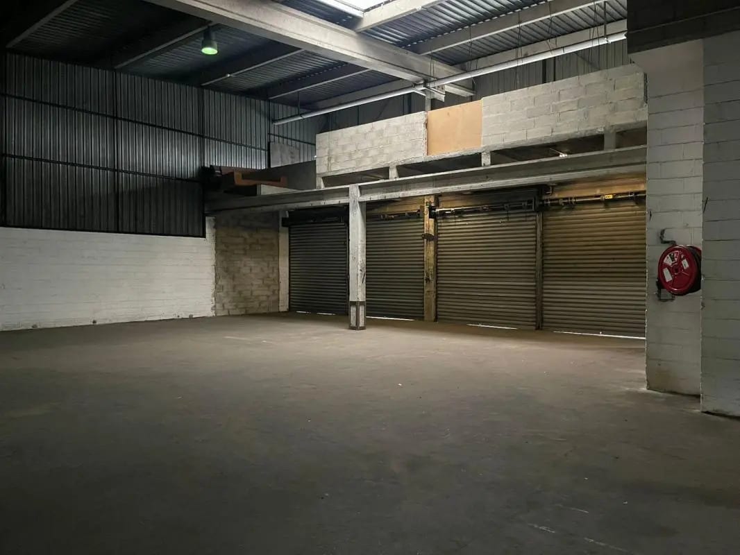 Industrial in Aulnay-sous-Bois to rent Building Photo- Image 1 of 2