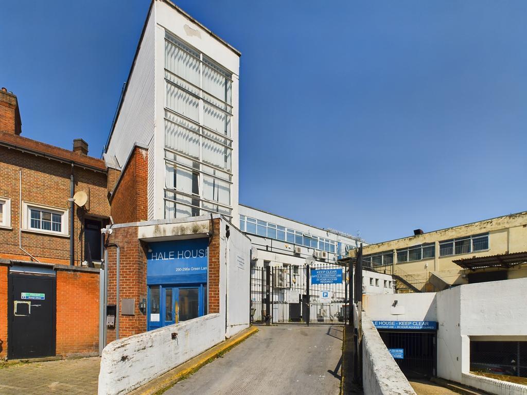 290-296 Green Lanes, London to rent Building Photo- Image 1 of 10