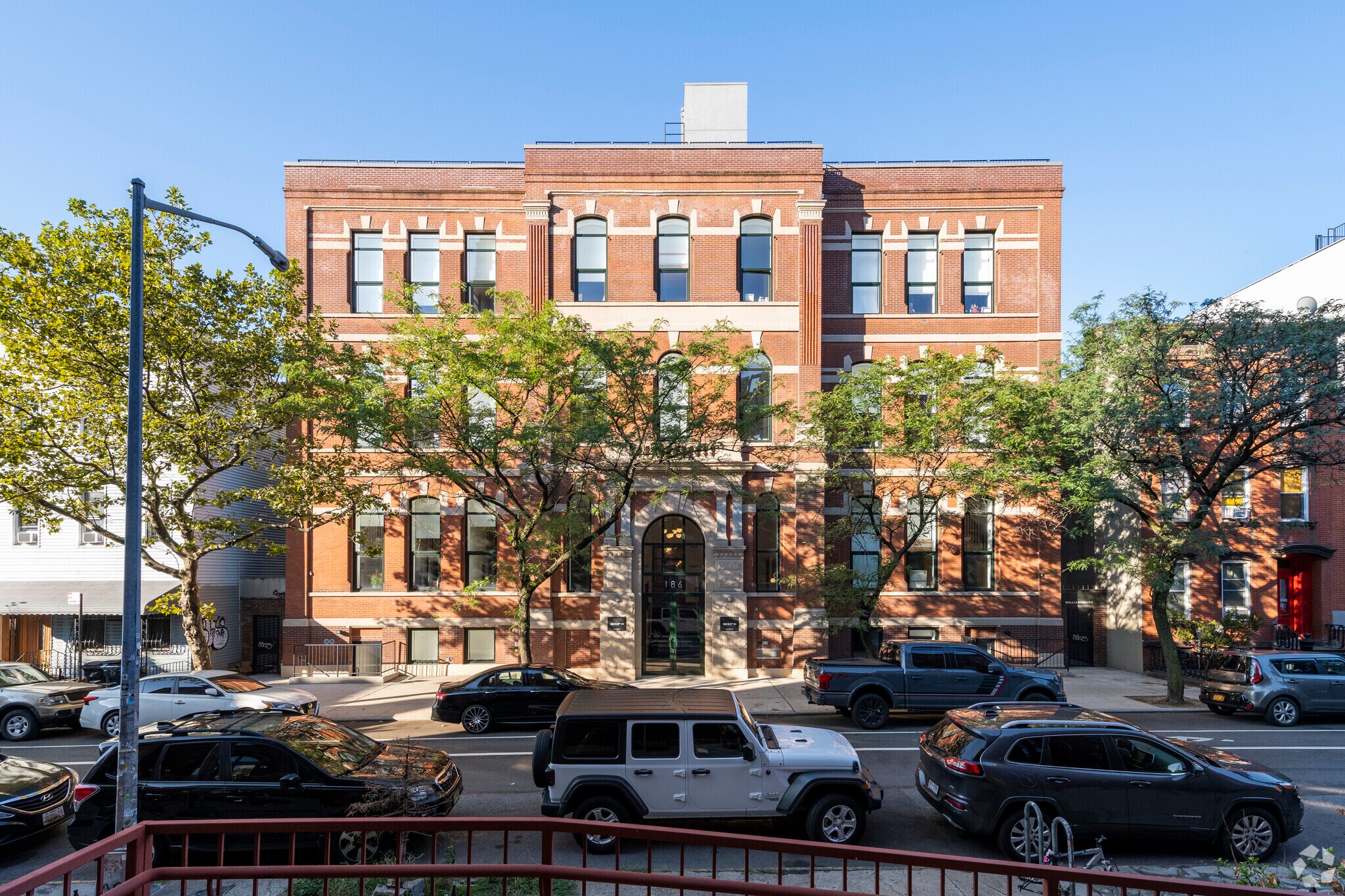 186 N 6th St, Brooklyn, NY for sale Primary Photo- Image 1 of 1