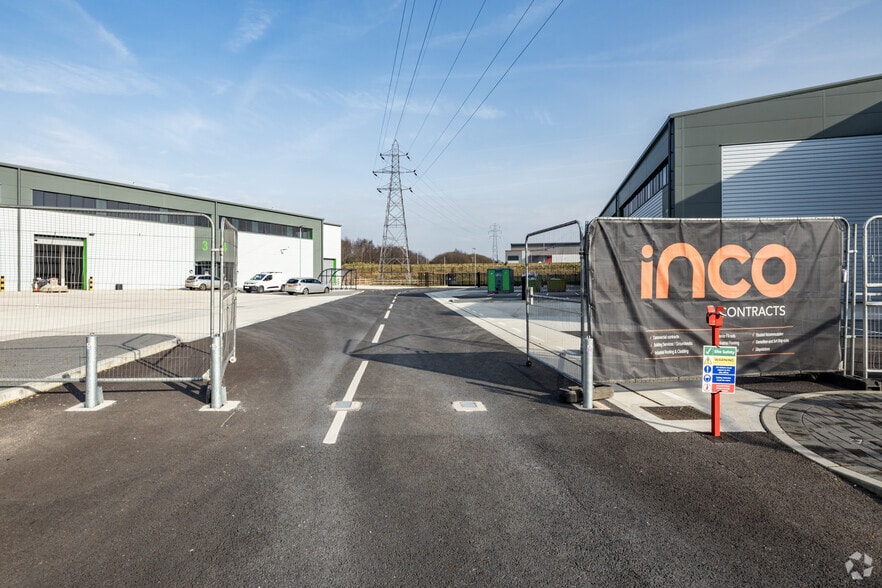 Lydia Becker Way, Oldham to rent - Building Photo - Image 3 of 16