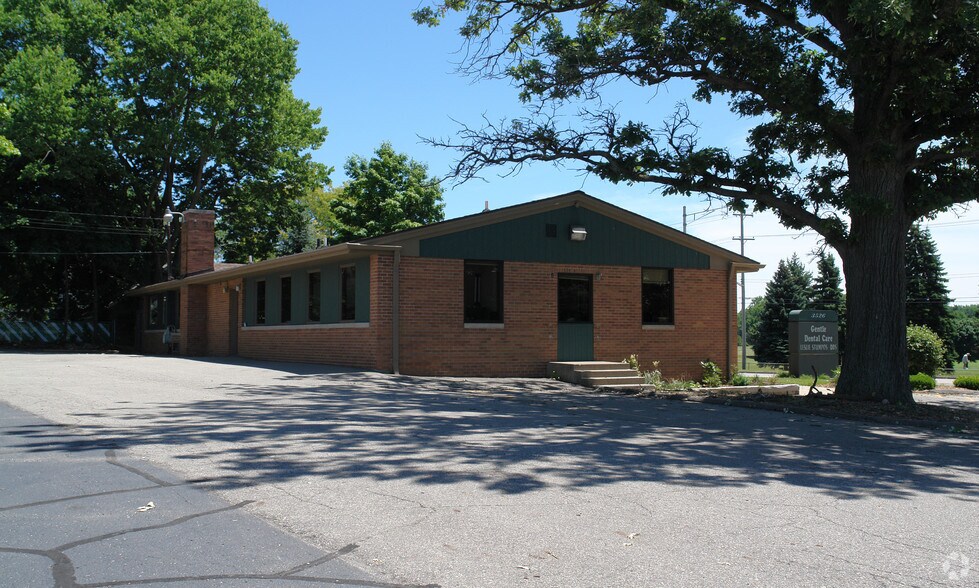 3526 W Saginaw St, Lansing, MI to rent - Building Photo - Image 2 of 5