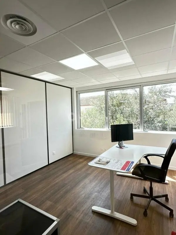 Location Bureaux 12 m² à 24 m² - Photo 1