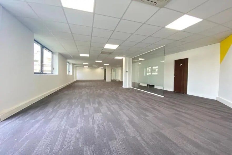 76 Boulevard De La République, Boulogne-Billancourt to rent - Building Photo - Image 2 of 5