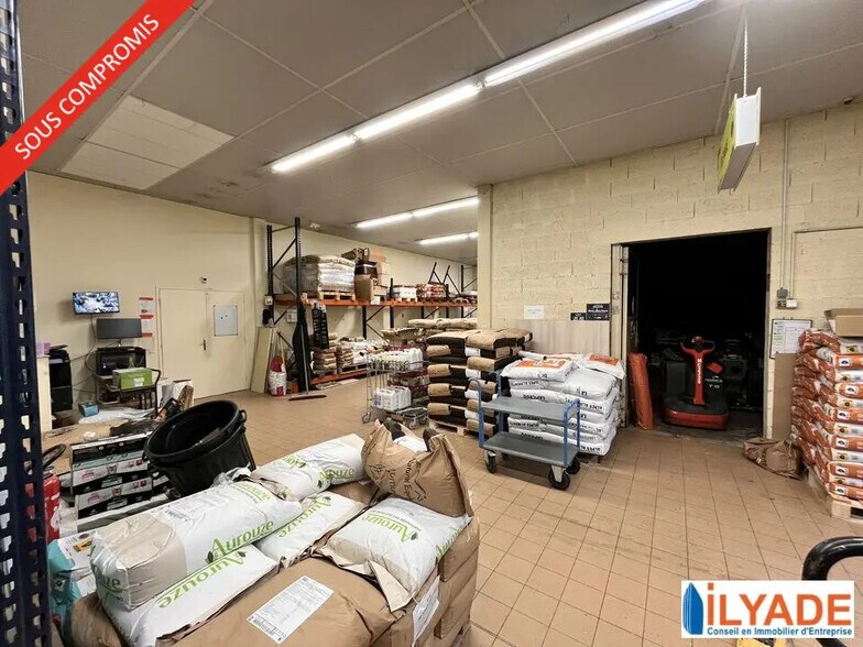 Retail in Manosque for sale - Building Photo - Image 3 of 10