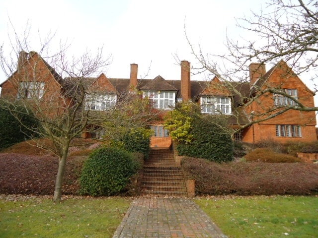 Lutyens Clos, Basingstoke for sale - Primary Photo - Image 1 of 1