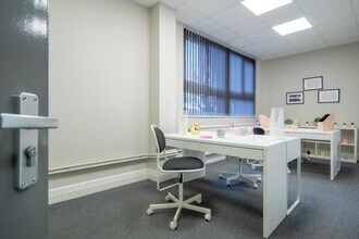 Wilsons Park, Manchester to rent Interior Photo- Image 2 of 5