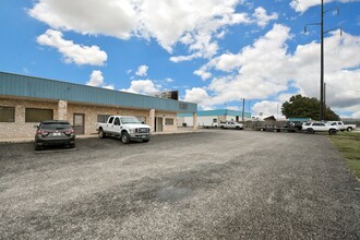 1175 FM 2673, Canyon Lake, TX for rent Building Photo- Image 1 of 10