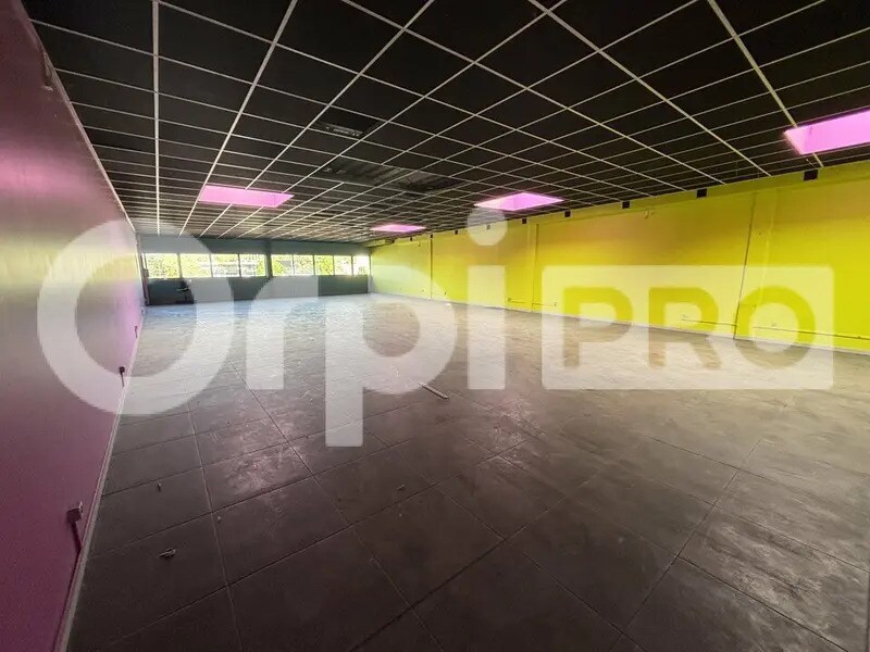 Location Bureaux 400 m² - Photo 1