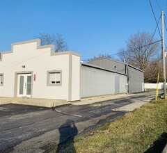 2004 1/2 S Memorial Dr, New Castle, IN for rent Building Photo- Image 2 of 15