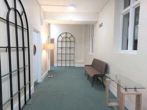62-62A Mount Pleasant Rd, Tunbridge Wells to rent Interior Photo- Image 1 of 2