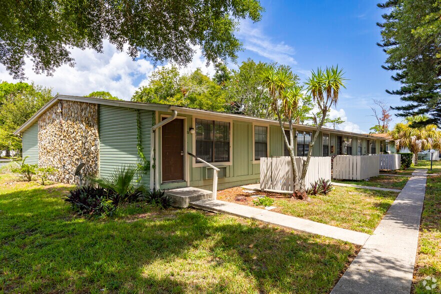 3805 S Hopkins Ave, Titusville, FL for sale - Primary Photo - Image 1 of 1