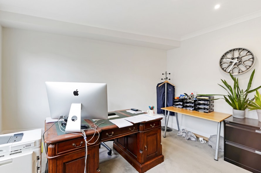 78a High St, London to rent - Interior Photo - Image 2 of 6