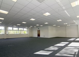 Penllergaer, Penllergaer to rent Interior Photo- Image 1 of 1