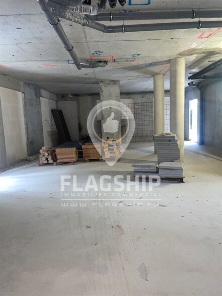 Retail in Cachan to rent - Building Photo - Image 3 of 5