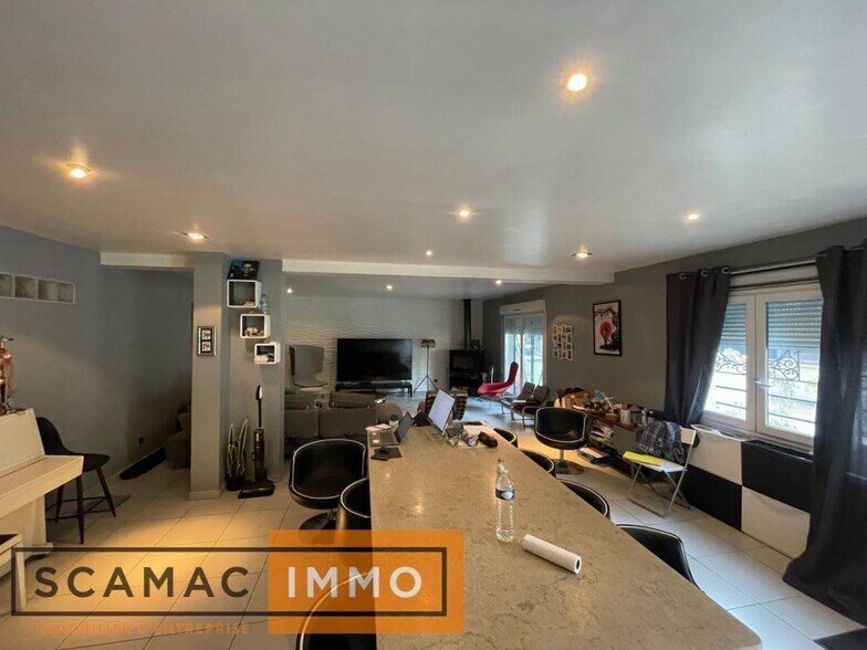 Industrial in Breuillet for sale - Interior Photo - Image 3 of 10