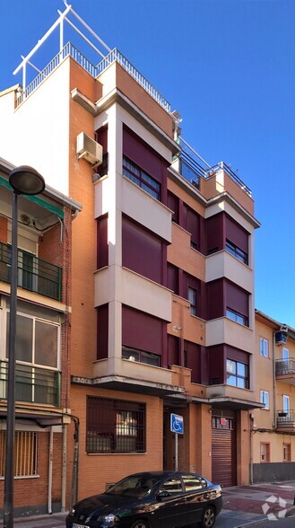 Calle Fuenlabrada, 46, Getafe, Madrid for rent - Primary Photo - Image 1 of 2