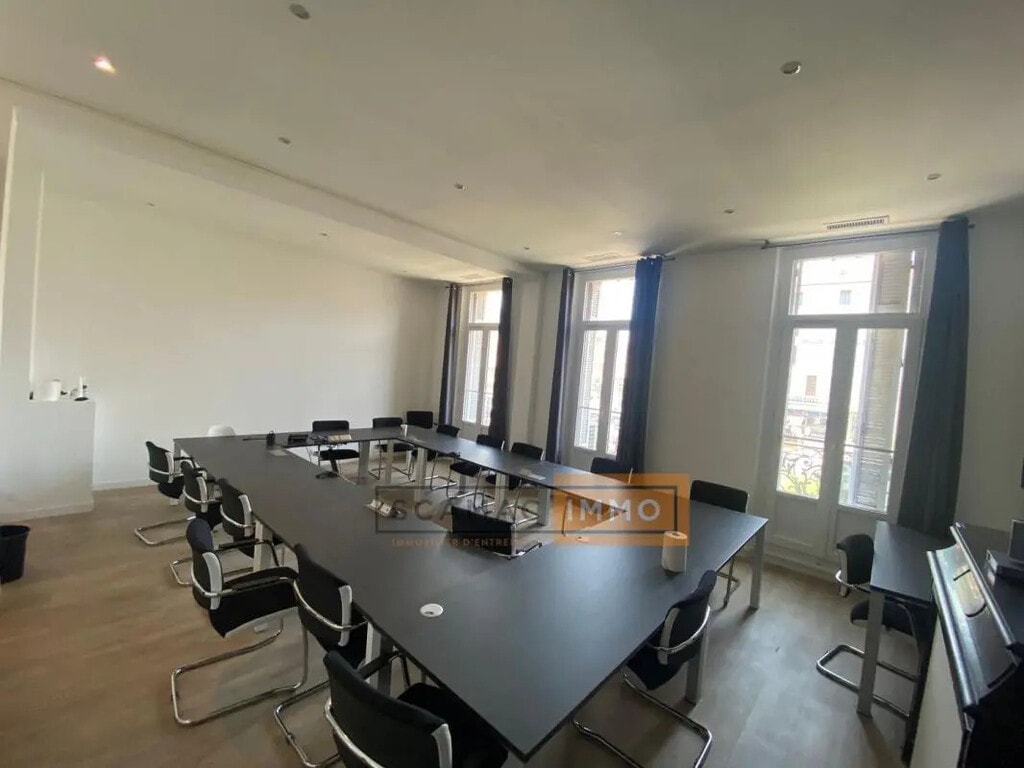 Location Bureaux 170 m² - Photo 1