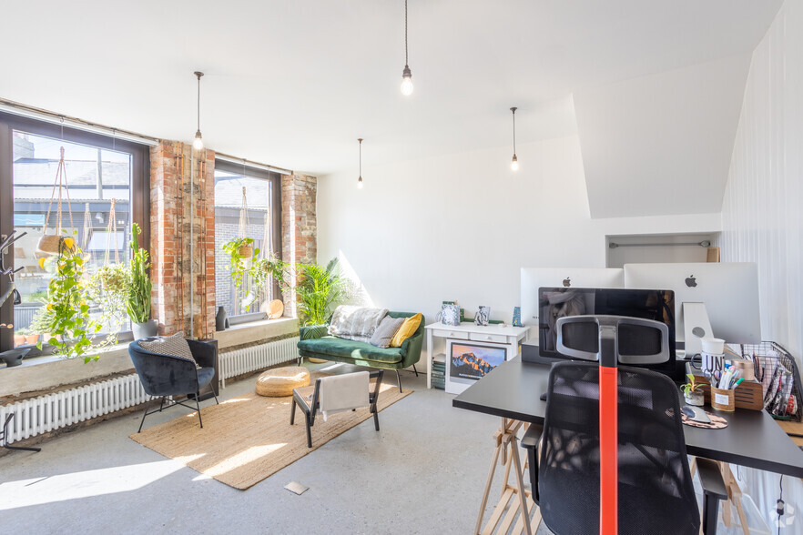 1 Candlewick Ln, Plymouth to rent - Interior Photo - Image 2 of 19