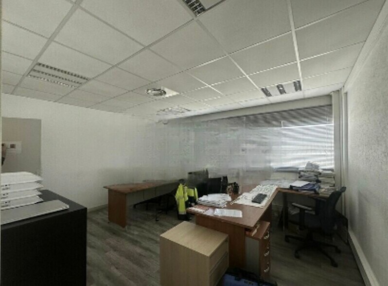 Light Industrial in Chassieu to rent - Interior Photo - Image 3 of 5