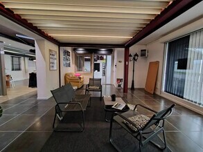 46 Rue Des Broderies, Coignières to rent Interior Photo- Image 2 of 8
