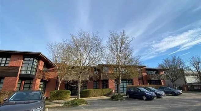 Office in Guyancourt to rent Primary Photo- Image 1 of 2