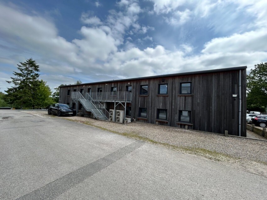 Walton Rd, Wetherby to rent Building Photo- Image 1 of 4