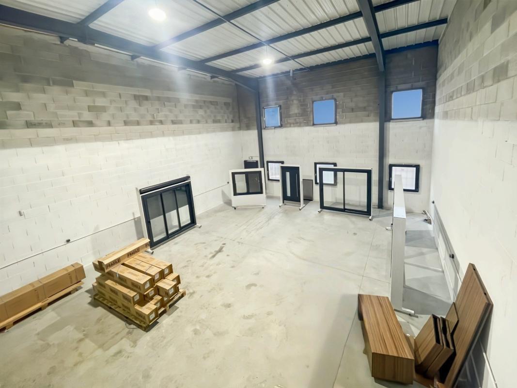 Industrial in Mions to rent Interior Photo- Image 1 of 7