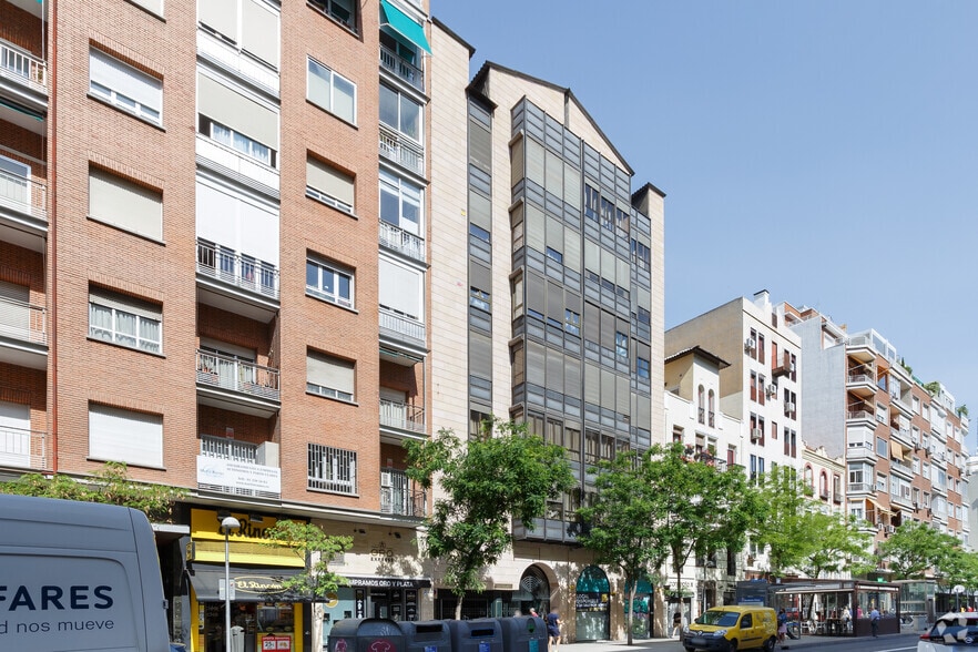 Retail in Madrid, Madrid to rent - Building Photo - Image 1 of 1