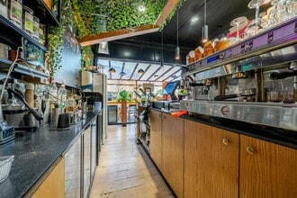 93 Stroud Green Rd, London to rent Building Photo- Image 2 of 9