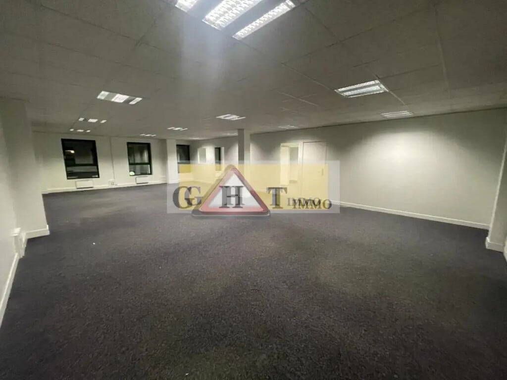 Location Bureaux 164 m² - Photo 1