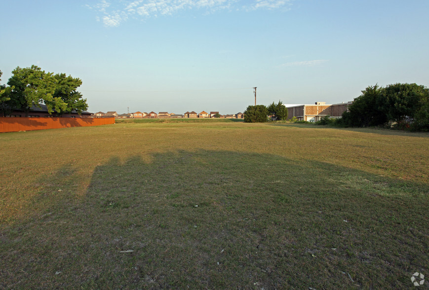 2626 S Carrier Pky, Grand Prairie, TX for sale - Primary Photo - Image 1 of 1