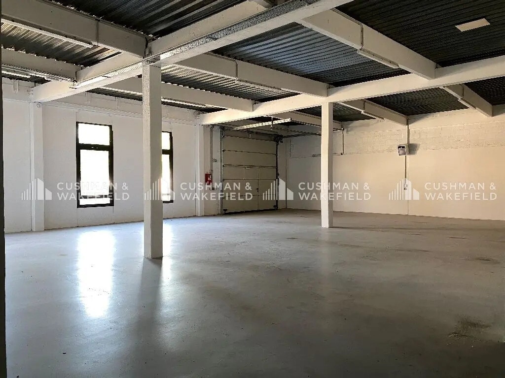 Location Local d'activités 431 m² - Photo 1