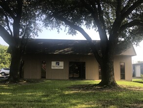 1910 W Cardinal Dr, Beaumont, TX for rent Building Photo- Image 1 of 12