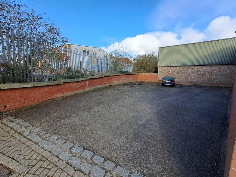 7-8 Canons Rd, Milton Keynes for sale - Building Photo - Image 2 of 2