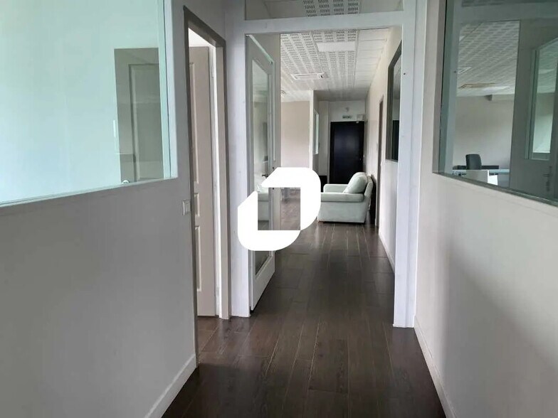Office in Mérignac to rent - Building Photo - Image 2 of 7