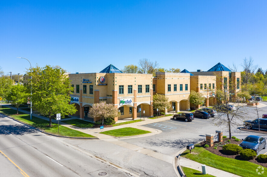 714-900 W Grand River Ave, Brighton, MI for rent - Building Photo - Image 1 of 9