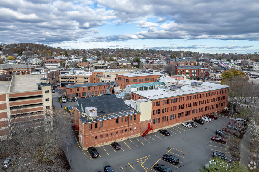 9 Galen St, Watertown, MA for rent - Building Photo - Image 3 of 8