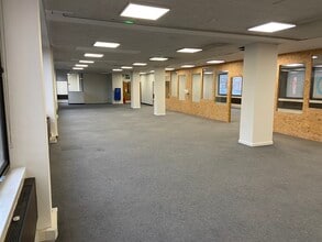 40 Cumberland Rd, London to rent Interior Photo- Image 2 of 10