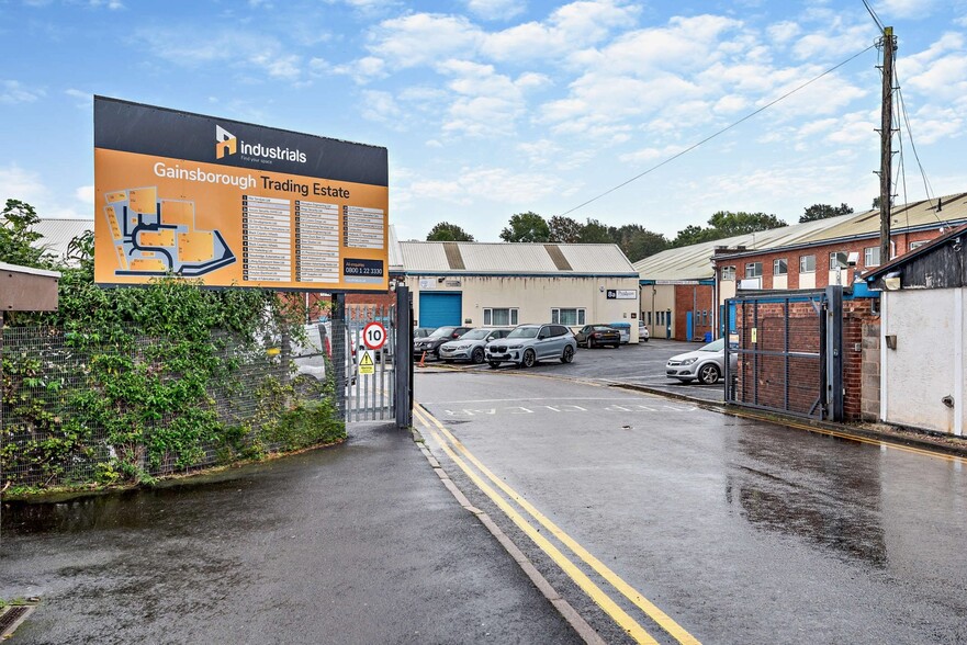Rufford Rd, Stourbridge to rent - Building Photo - Image 2 of 4