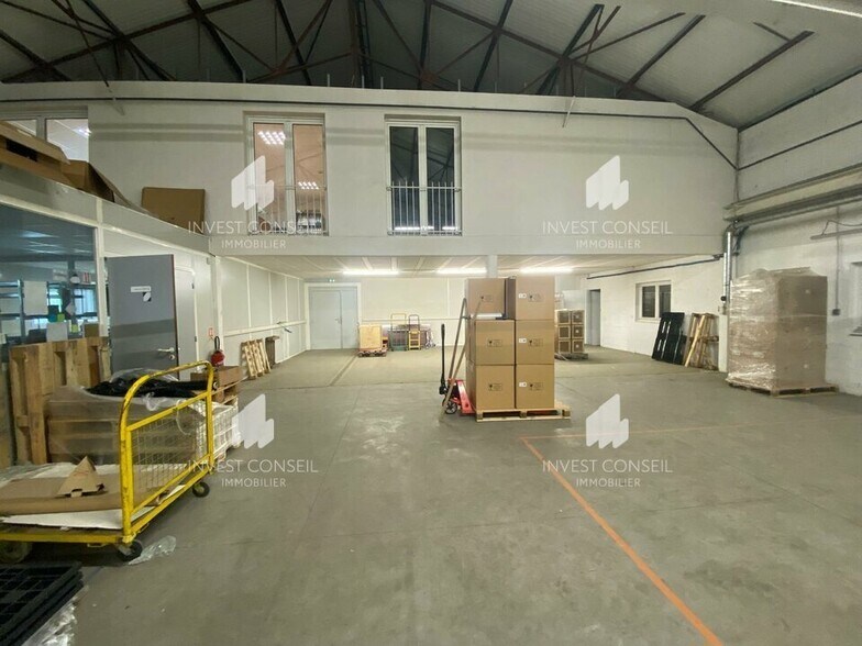 15 Rue De La Guivernone, SAINT-OUEN-L'AUMONE to rent - Building Photo - Image 3 of 11