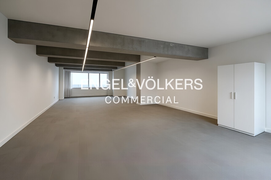 Retail in Esplugues de Llobregat, Barcelona to rent - Interior Photo - Image 2 of 3